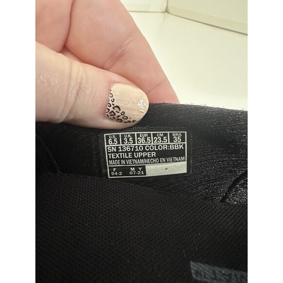 Skechers Size 6.5 On The Go Slip Ons - Picture 9 of 9